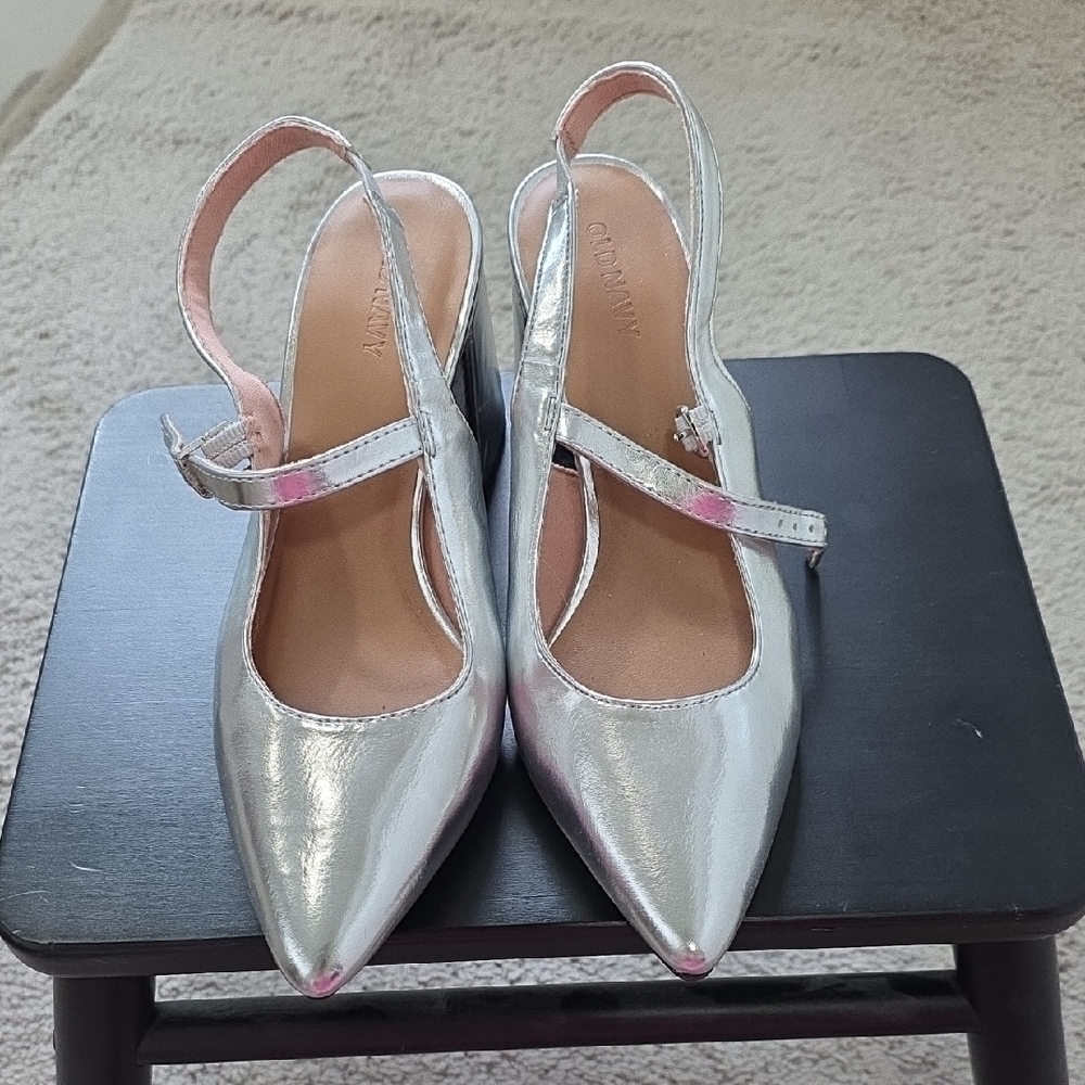 Old Navy Metallic Silver Pointed Heels